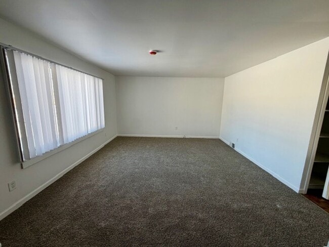 Building Photo - Updated 3 bedroom 1 bath,  home ready for Section 8 Tenant call KPM Detroit (313)429-3244