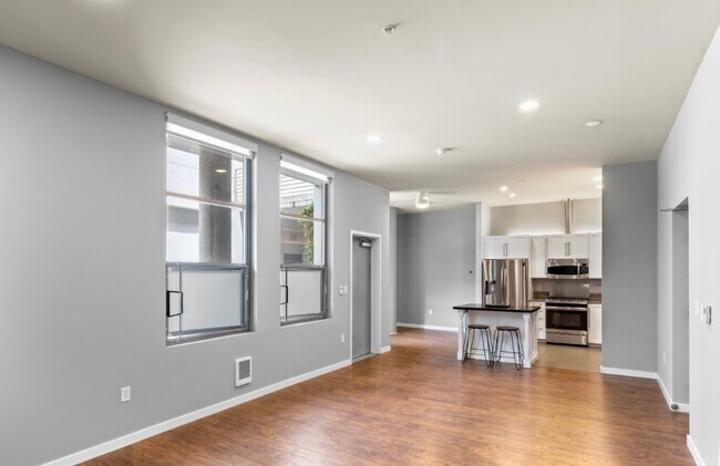 Building Photo - 1001 46th St