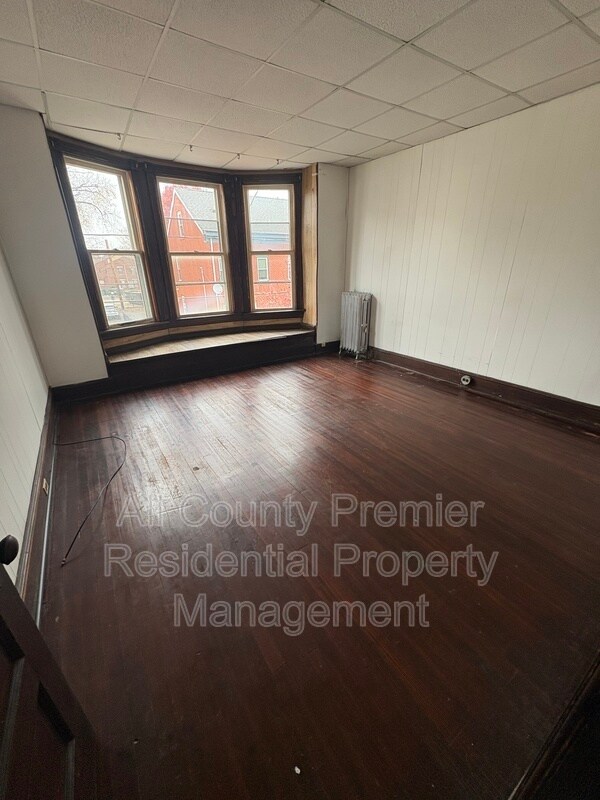 Building Photo - 67 1/2 Bellevue Avenue