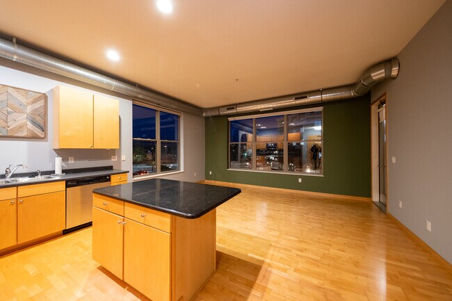 Foto del edificio - 3640 Wooddale Ave S