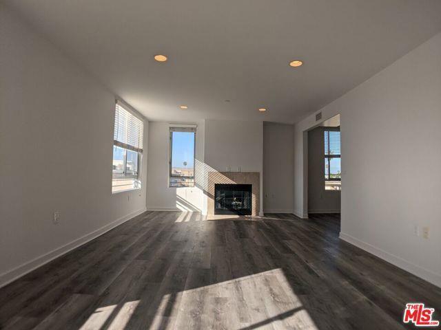 Foto del edificio - 5143 White Oak Ave