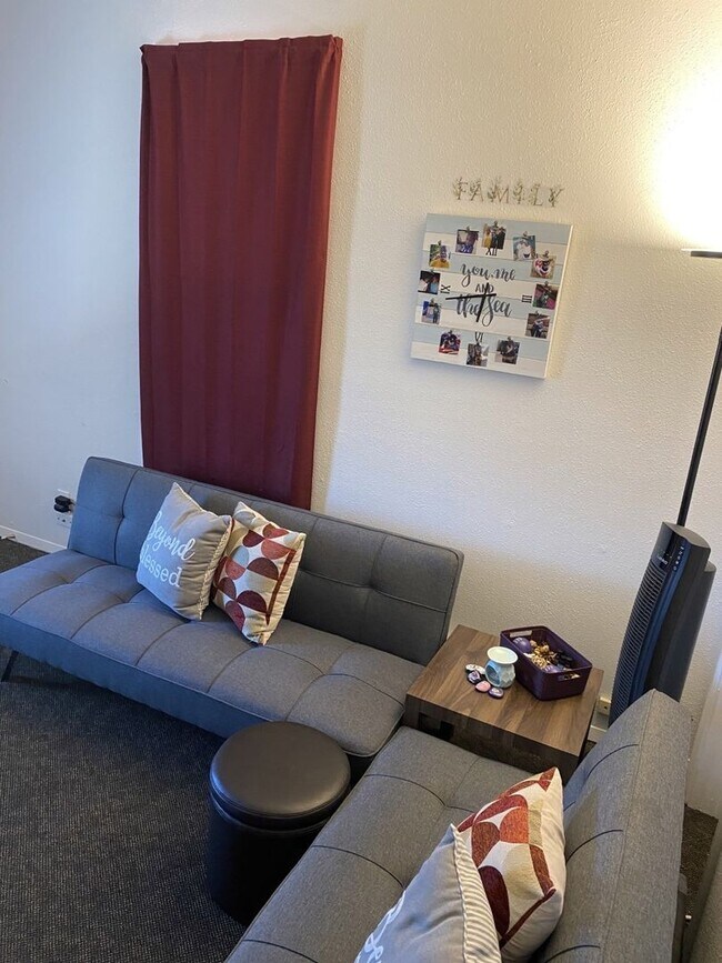 Building Photo - One Bedroom One Bath on Puget Sound Ave - ...