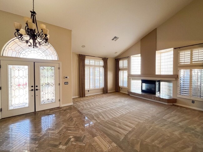 Foto del edificio - Stunning 5 bed/ 3.5 Bath in Pleasant Valley