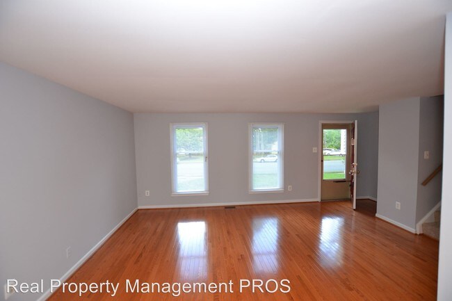 Building Photo - 1548 Hiddenbrook Dr