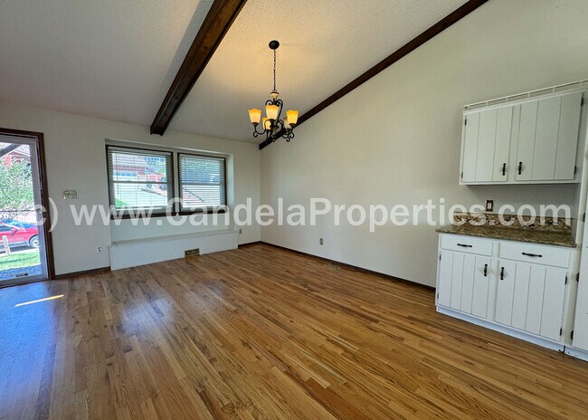 Foto del edificio - 5615 Country Heights Dr