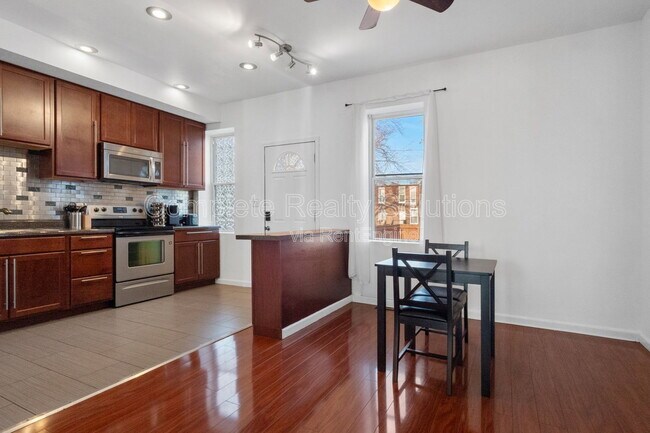 Foto del edificio - 3833 McRee Ave