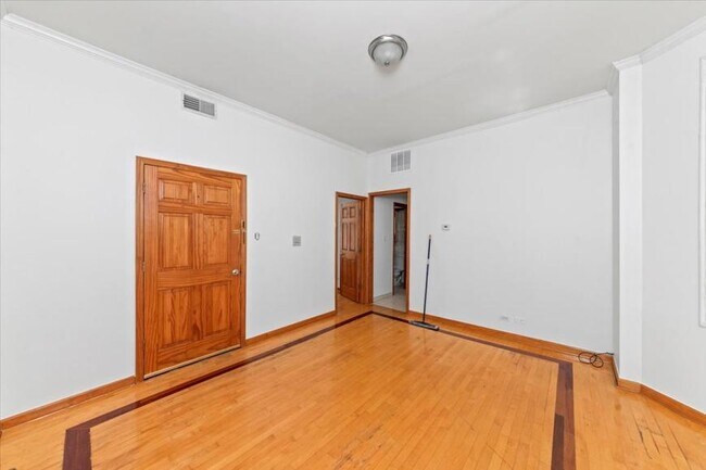 Building Photo - 2 bedroom in Chicago IL 60647