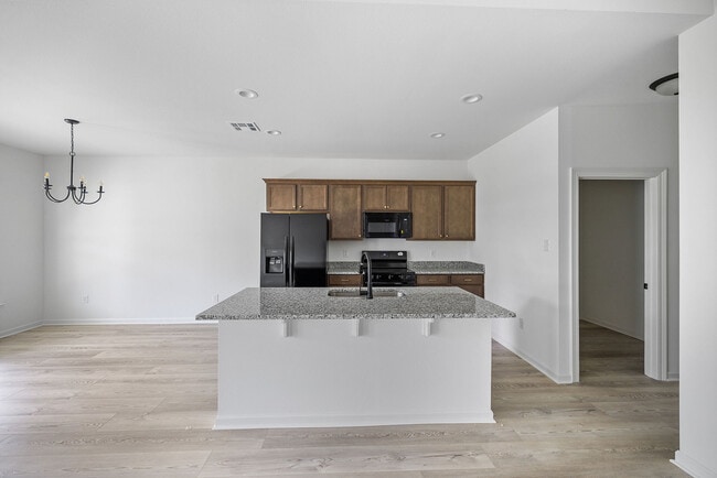 Foto del edificio - 39451 N Bunker Hill Rd