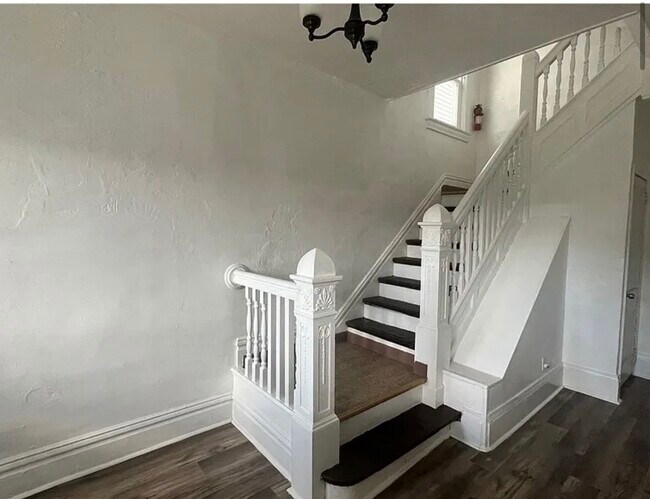 Building Photo - 1425 Methyl St