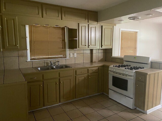 Foto del edificio - 4688 Glenwood Rd