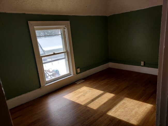 Bedroom 4 - 112 S 8th St