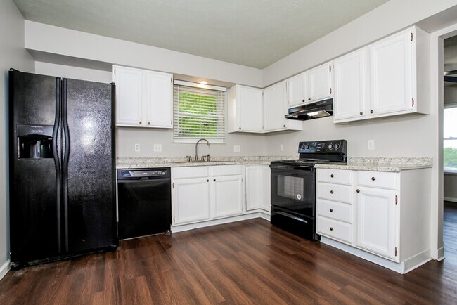 Building Photo - Charming Tri-Level in Hamilton