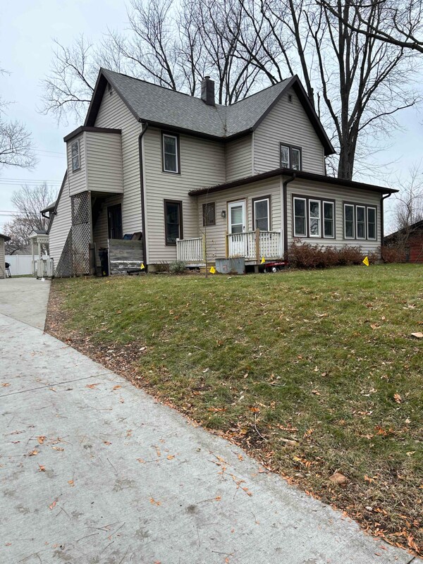 Primary Photo - 720 Dutton St