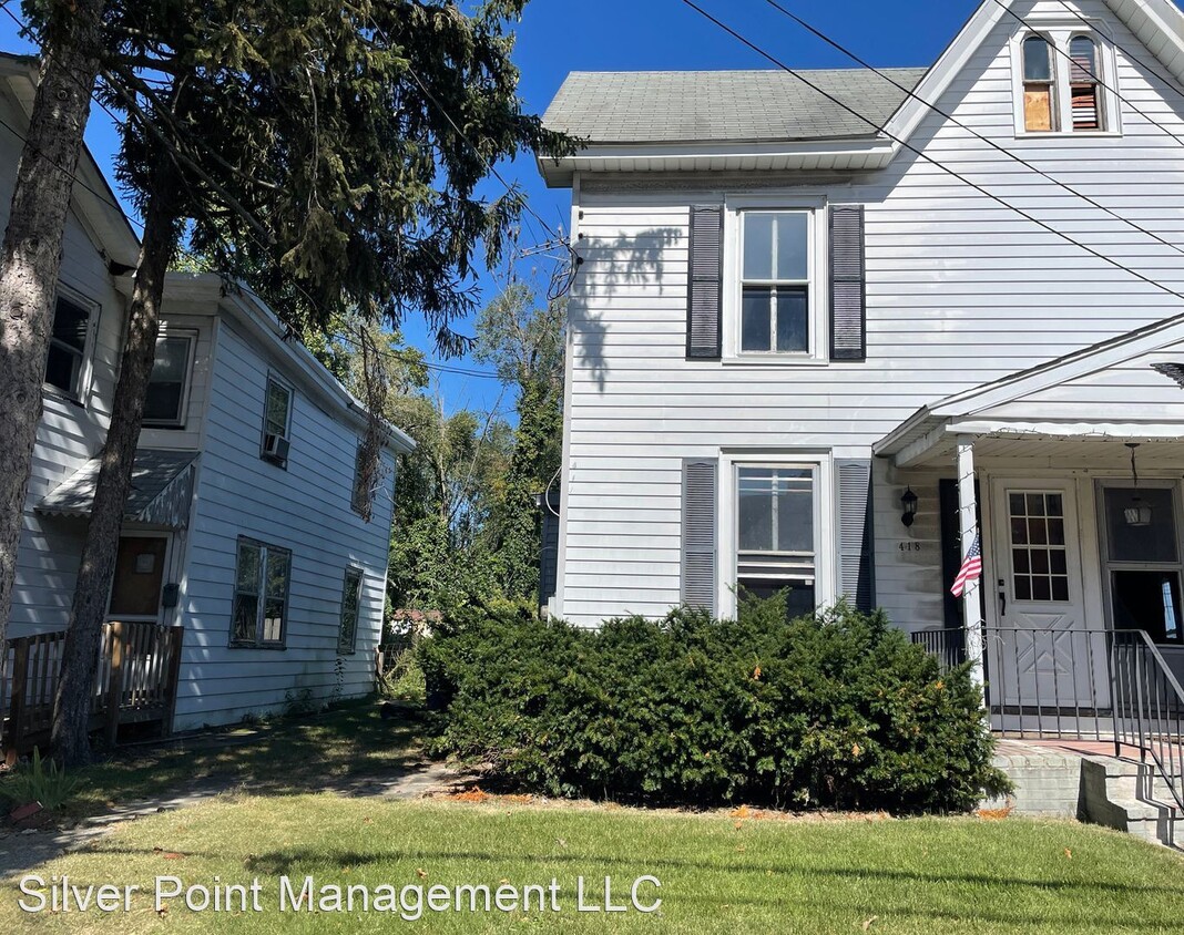 Foto principal - 3 br, 1 bath House - 418 E. Main St
