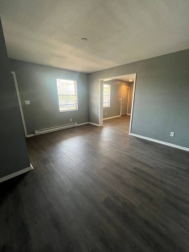 Building Photo - 1, 2 and 3 bedroom units available!