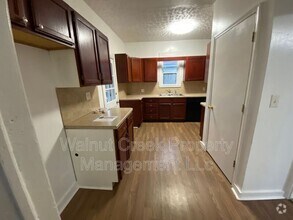 Building Photo - 1143 W 9th St