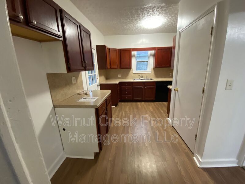 Primary Photo - 1143 W 9th St
