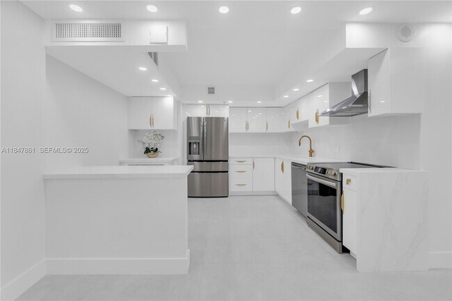 Building Photo - 1201 S Ocean Dr