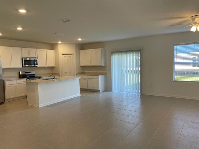 Building Photo - 3530 Kimbrough Dr