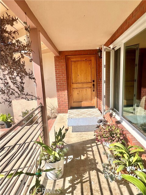 Foto del edificio - 27127 Shorewood Rd