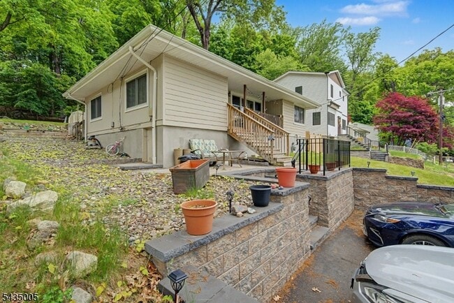 Building Photo - 14 Valley View Dr