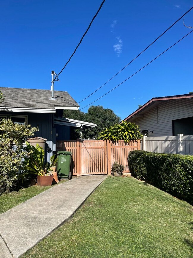 Foto del edificio - SINGLE LEVEL ONE BEDROOM DUPLEX UNIT IN KAILUA