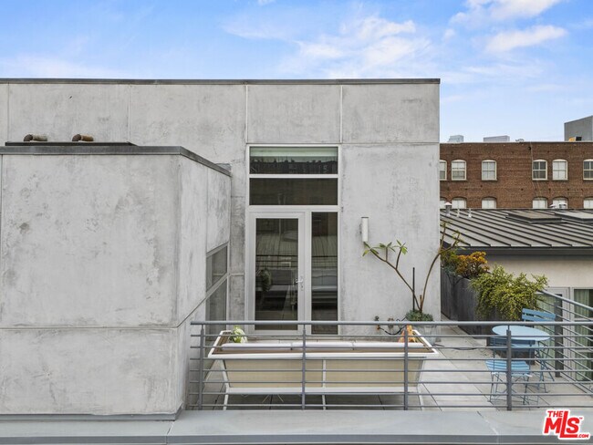 Foto del edificio - 940 E 2nd St