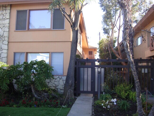 Foto del edificio - 3622 Mentone Ave
