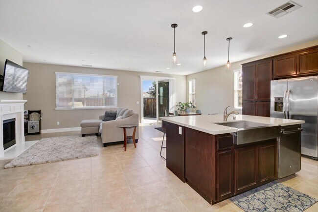 Foto del edificio - 6200 Crosshaven Ct