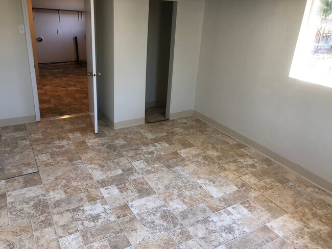 Building Photo - Single Family Home in Yakima