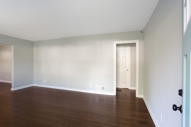Foto del edificio - 2020 Rebecca Ln