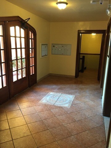 Foto del edificio - 6309 N Albany Ave