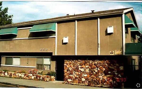 Building Photo - 2521 E 7th St