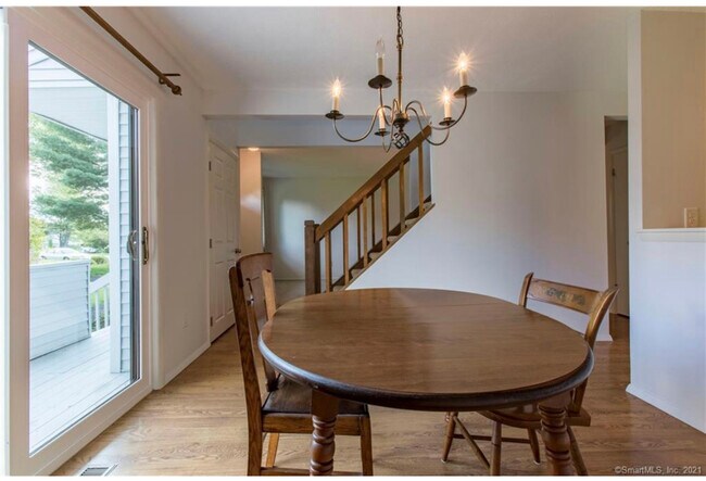 Foto del edificio - 722 Cypress Rd