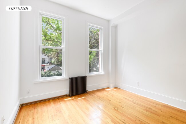 Building Photo - 320 22nd St
