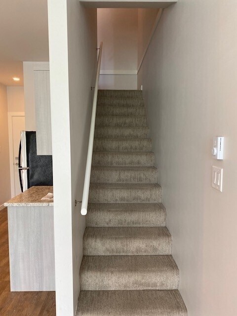 Photo du bâtiment - 215-215 31st St