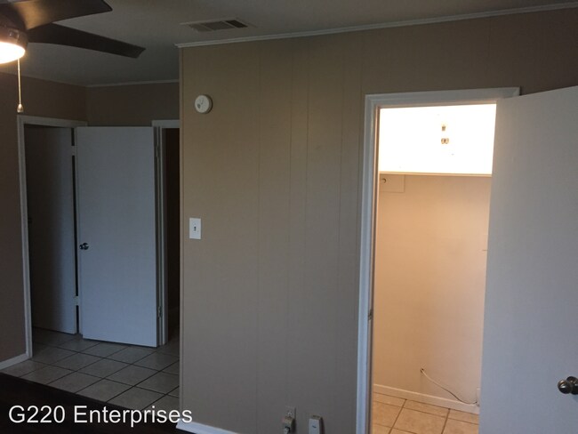 Building Photo - 1 br, 1 bath Apartment - 224 Ave F