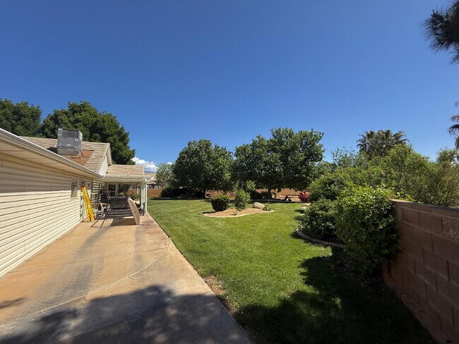 Foto del edificio - "Charming 3-Bedroom Home with 2 Baths on S...