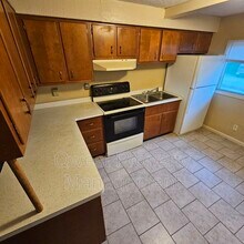 Building Photo - 405 E Woodlawn Ave