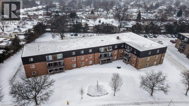 Building Photo - 370 Admiral Dr