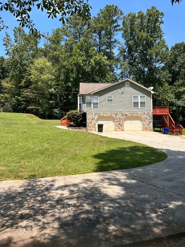 Building Photo - 4909 Millen Dr SE