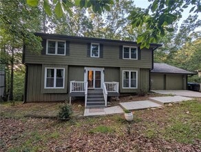 Building Photo - 2110 Six Branches Dr