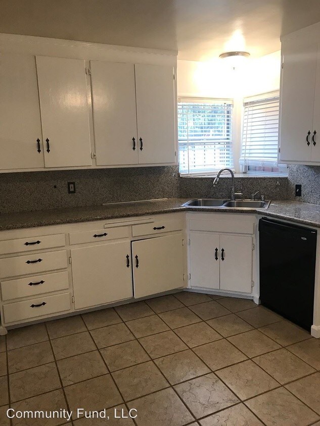 Building Photo - 2 br, 1 bath House - 8326 Golf Links Rd.