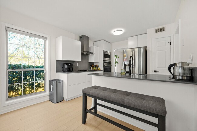 Foto del edificio - 1242 Weatherstone Dr NE