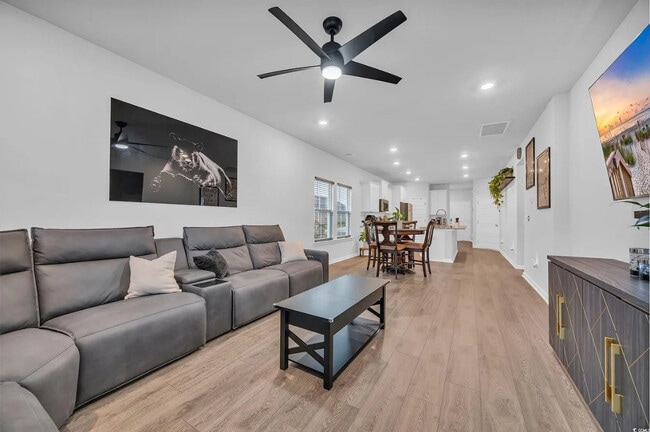 Building Photo - 4105 Da Vinci Dr