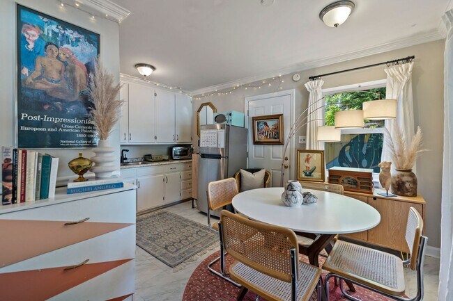 Foto del edificio - Available mid-June! 2 Bed Duplex In The He...