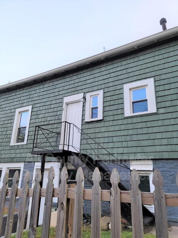 Building Photo - 1194 Woodland Ave SE