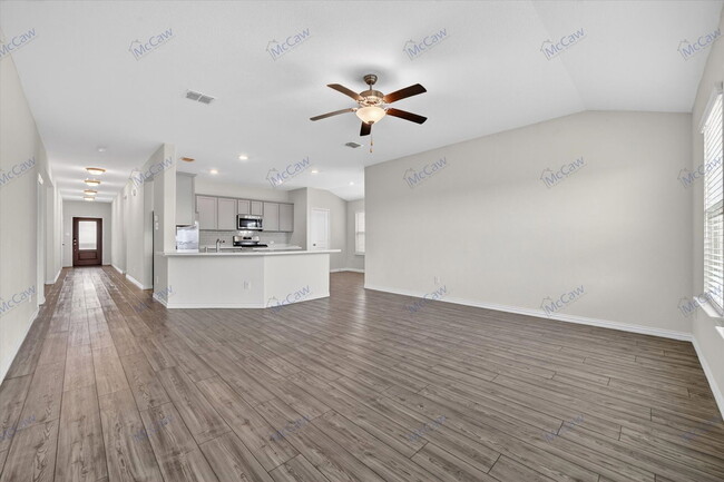 Foto del edificio - 6128 Fall Creek Ln