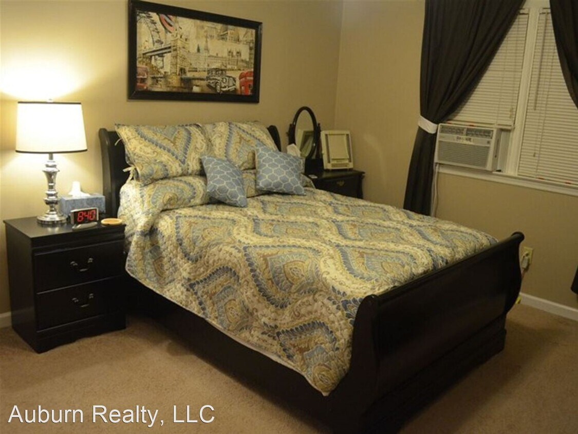 Primary Photo - 2 br, 2.5 bath House - 513 Heritage Court