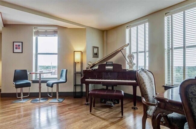 Reading/Breakfast Area w/ Arch View - 3608 Gravois Ave